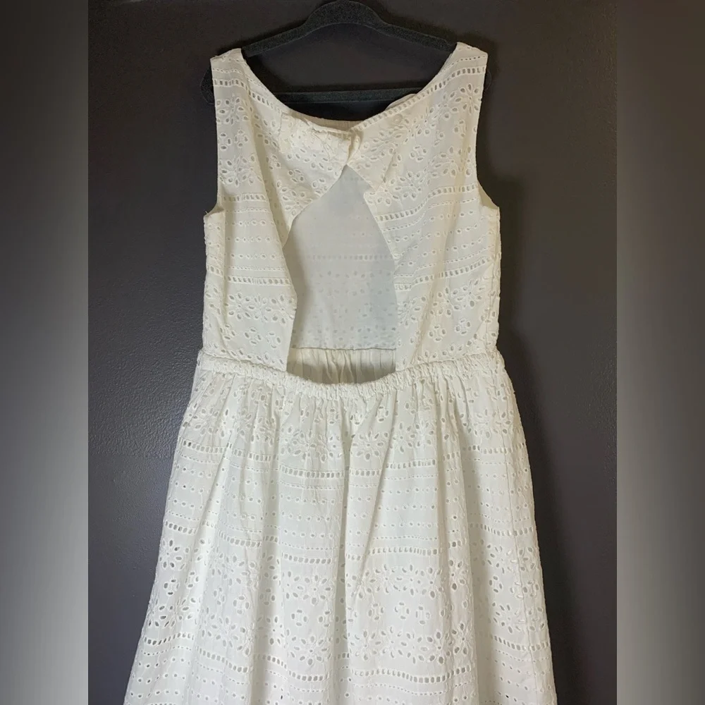 H&M Elegant White Eyelet Open Back dress Size 9